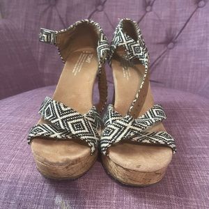 TOMS Black and White Wedges